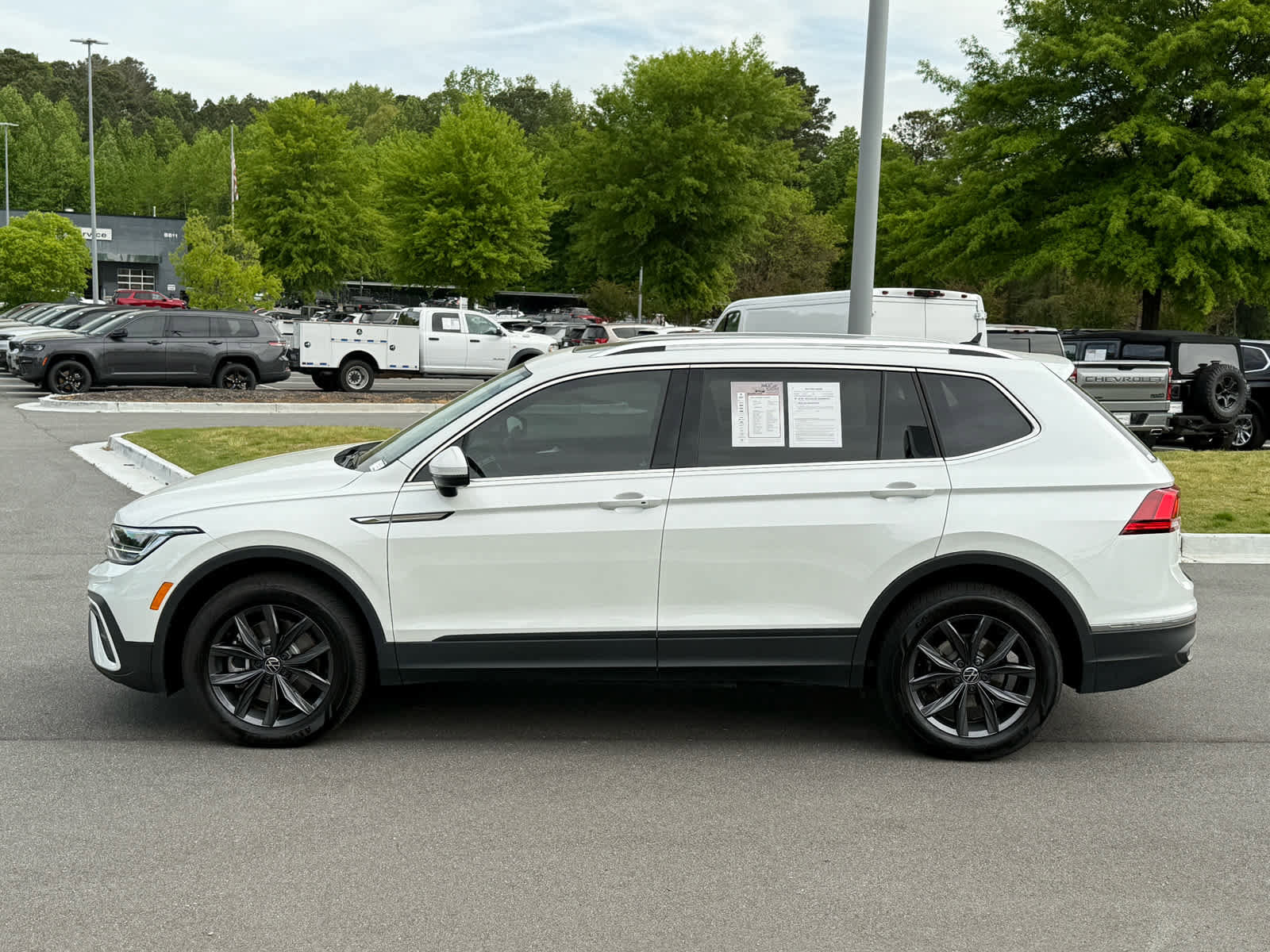 2023 Volkswagen Tiguan SE