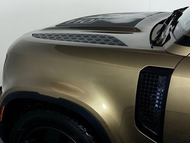 2024 Land Rover Defender 110 SE