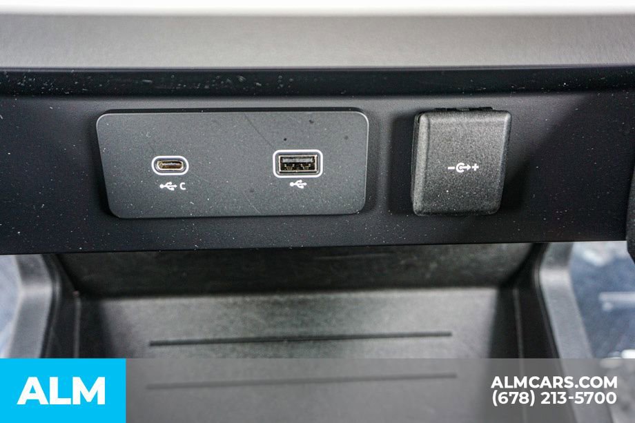 2023 Land Rover Defender 130 SE