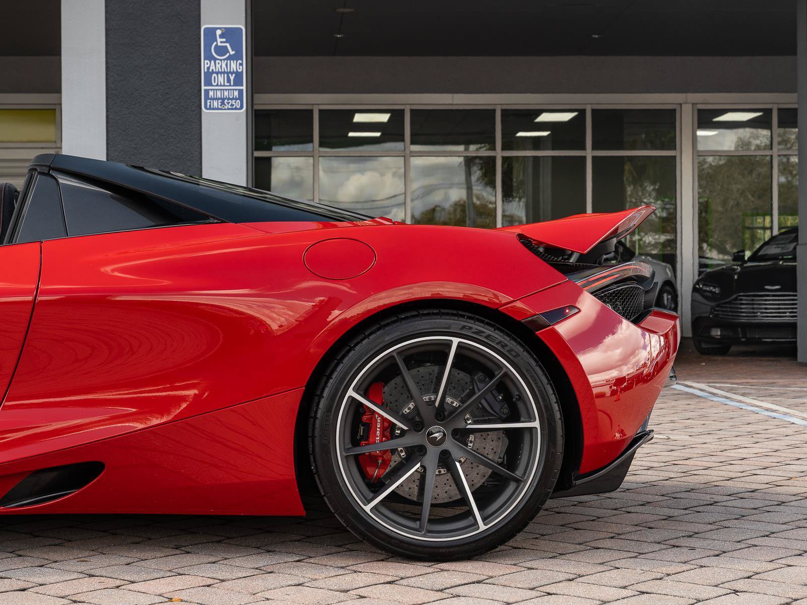 Used 2020 McLaren 720S Performance photo 33