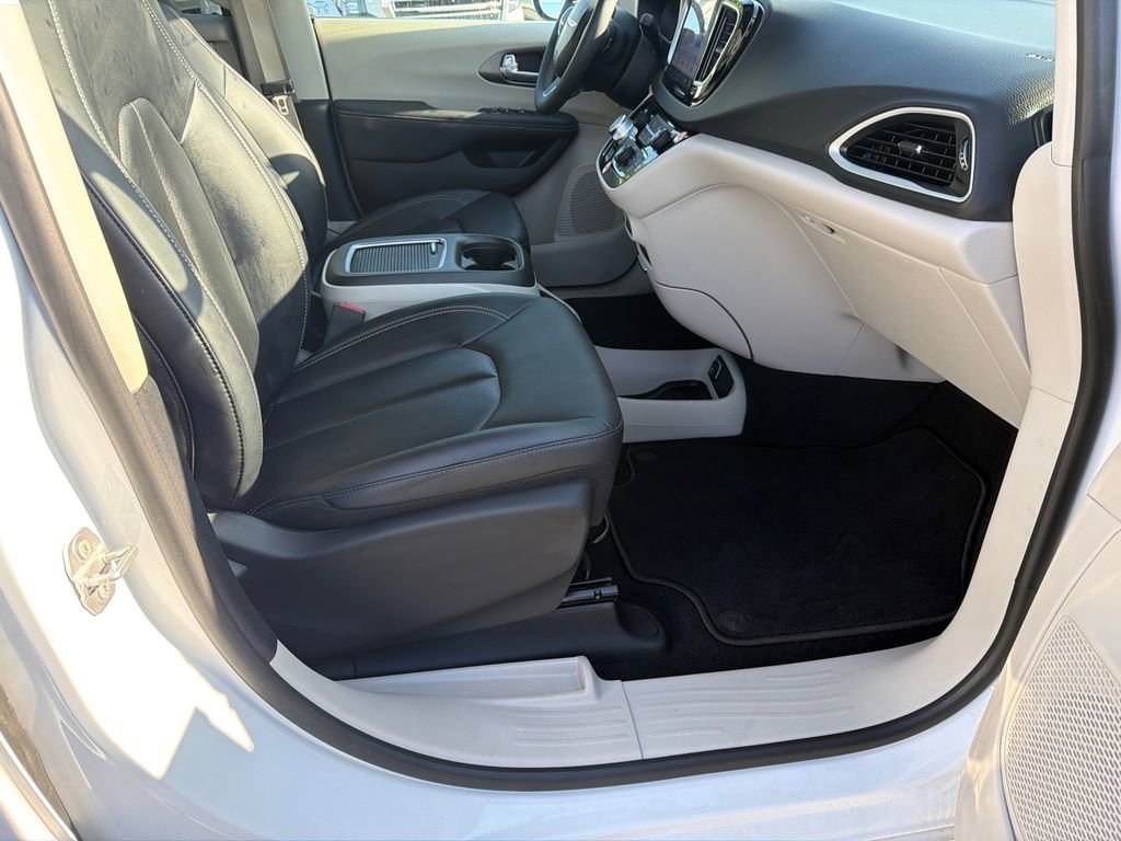 2024 Chrysler Pacifica Touring-L