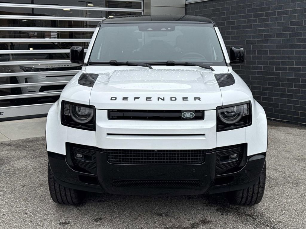 2025 Land Rover Defender 110 V8