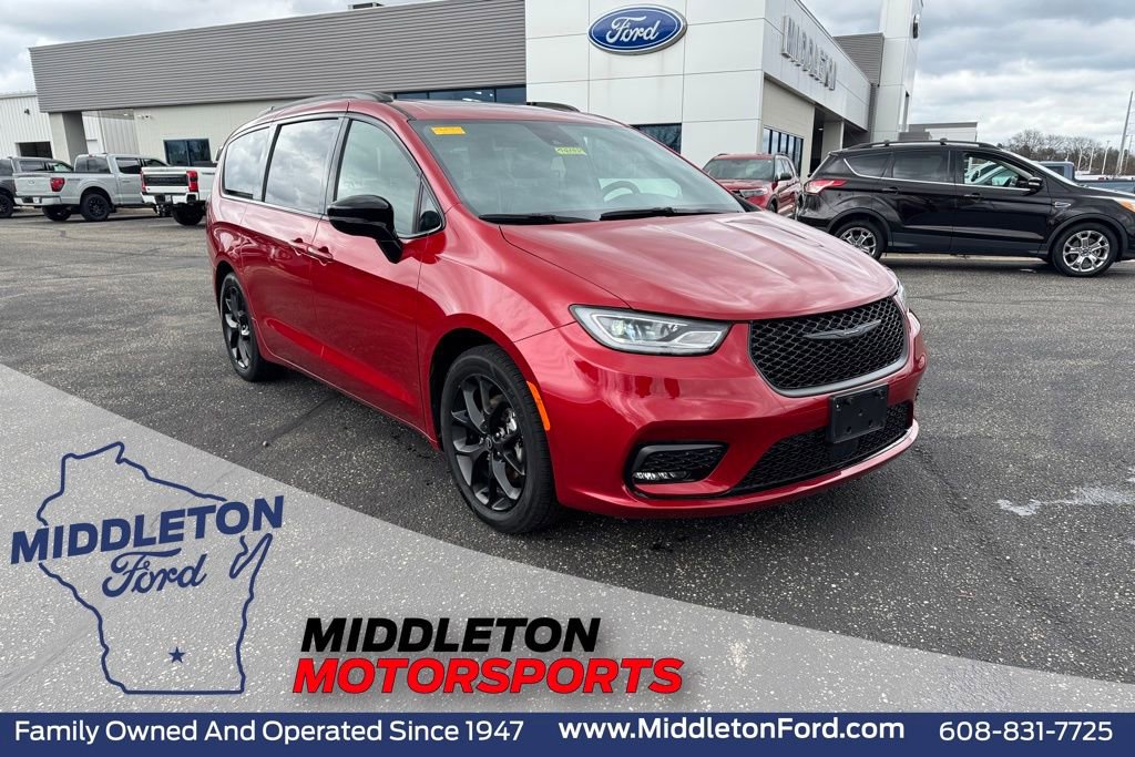 Used 2025 Chrysler Pacifica Limited