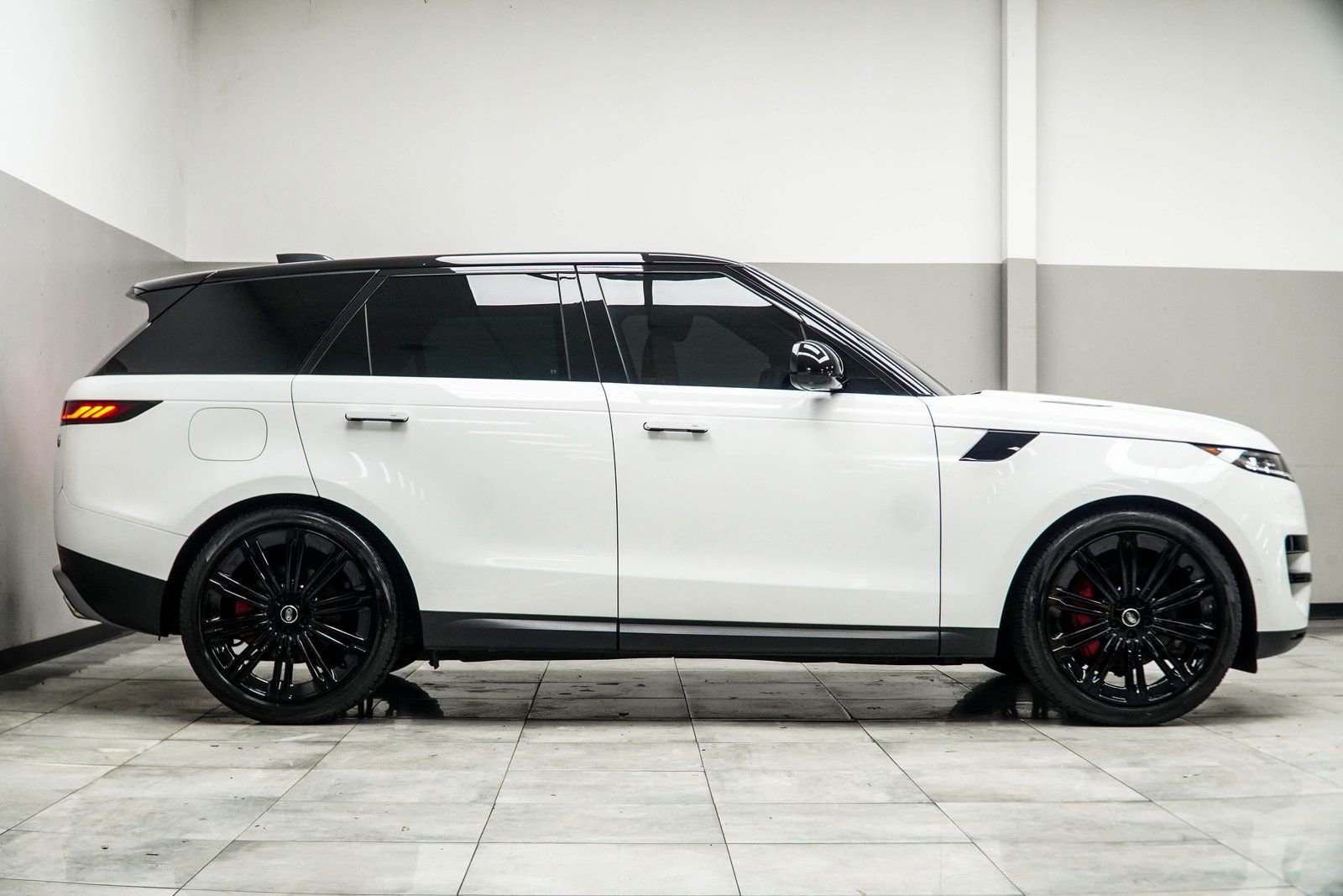 2023 Land Rover Range Rover Sport SE
