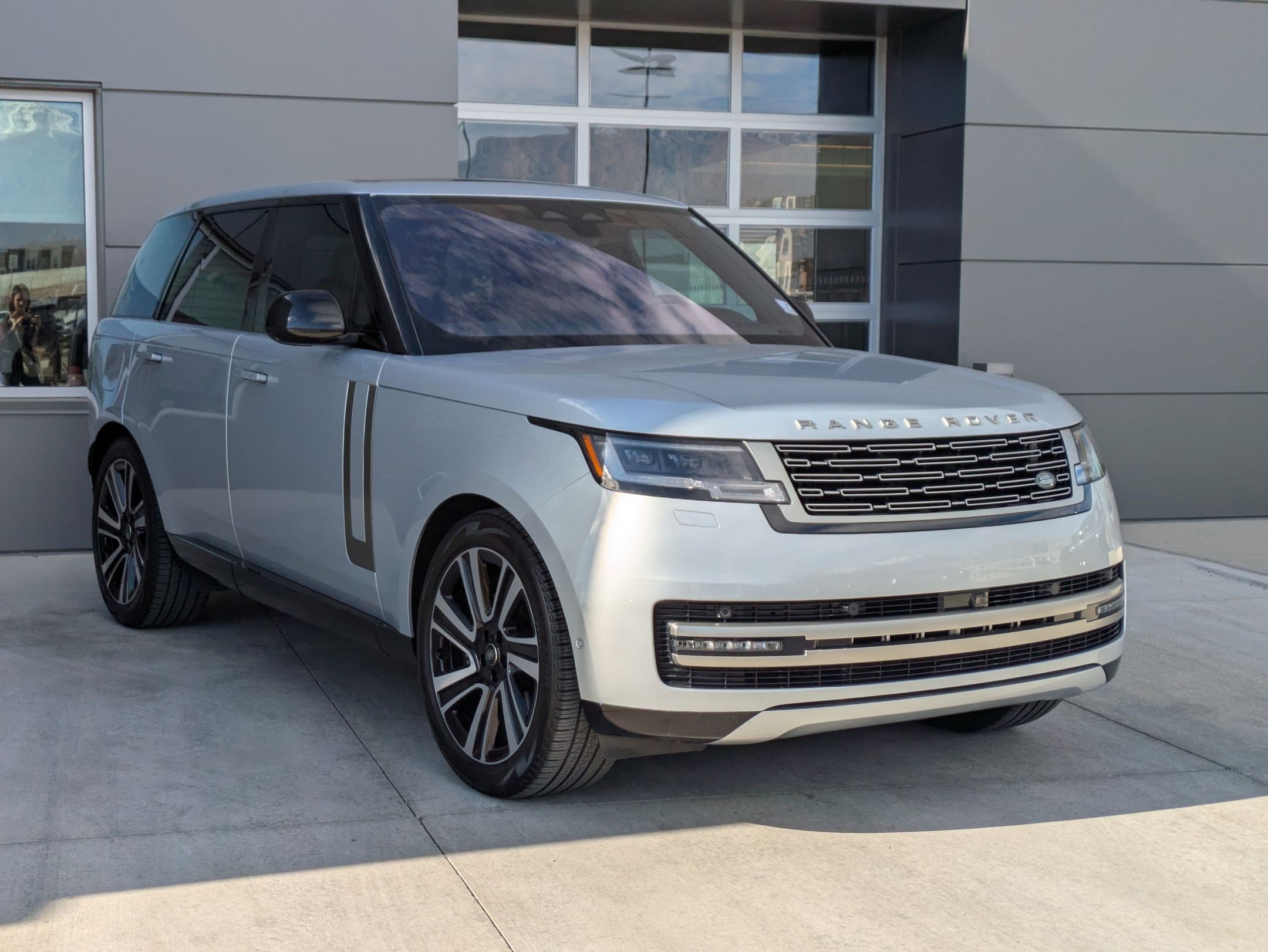 2023 Land Rover Range Rover SE