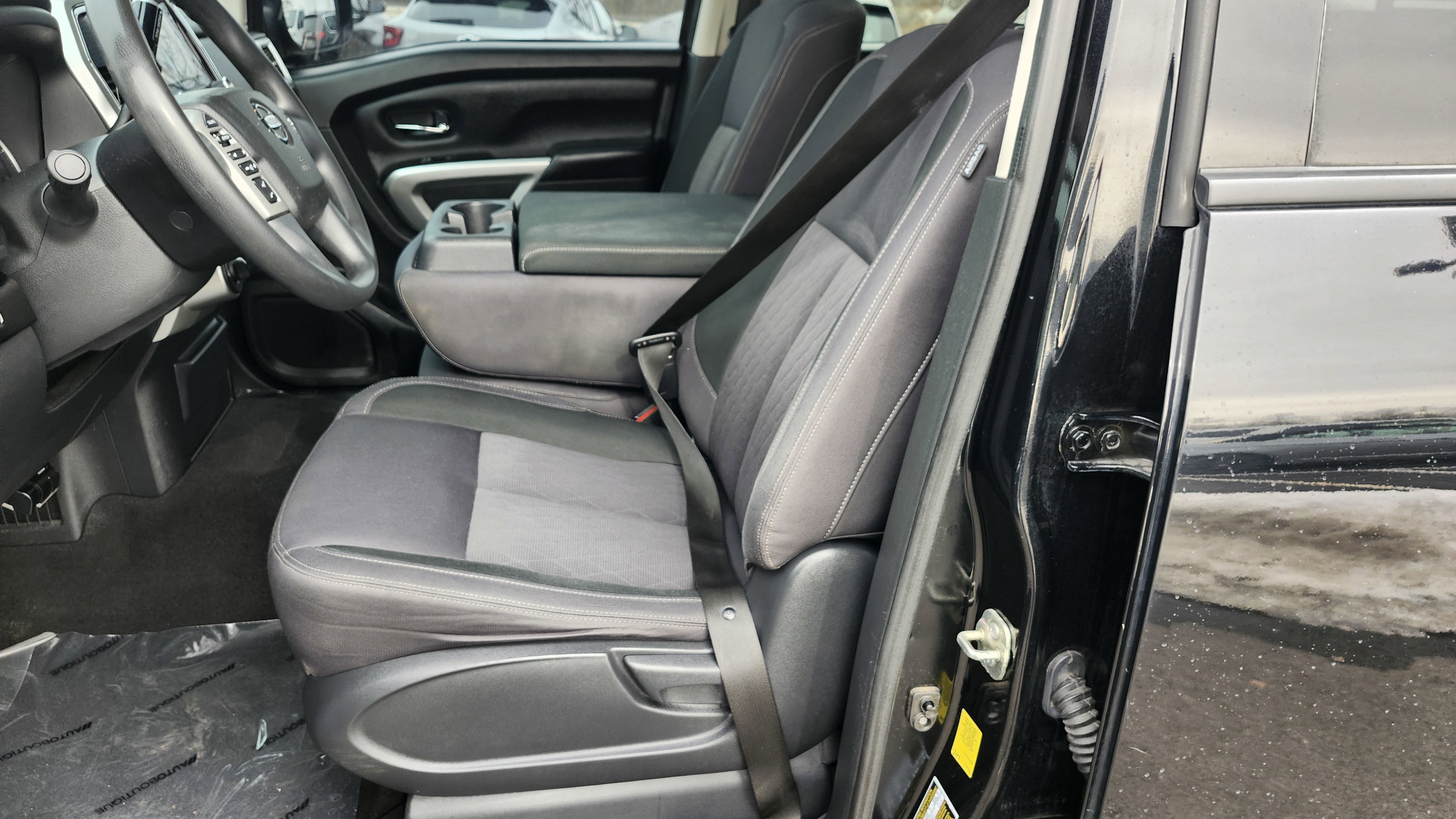 2021 Nissan Titan SV