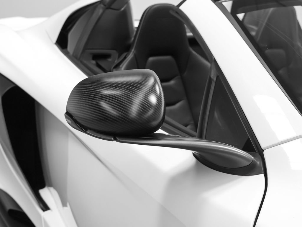 Used 2016 McLaren 675LT Spider photo 10