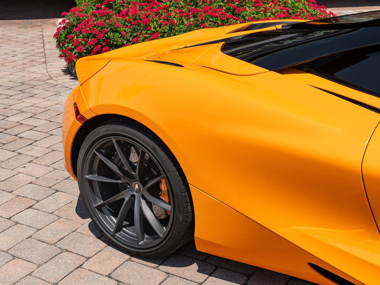 Used 2022 McLaren 720S Performance photo 17