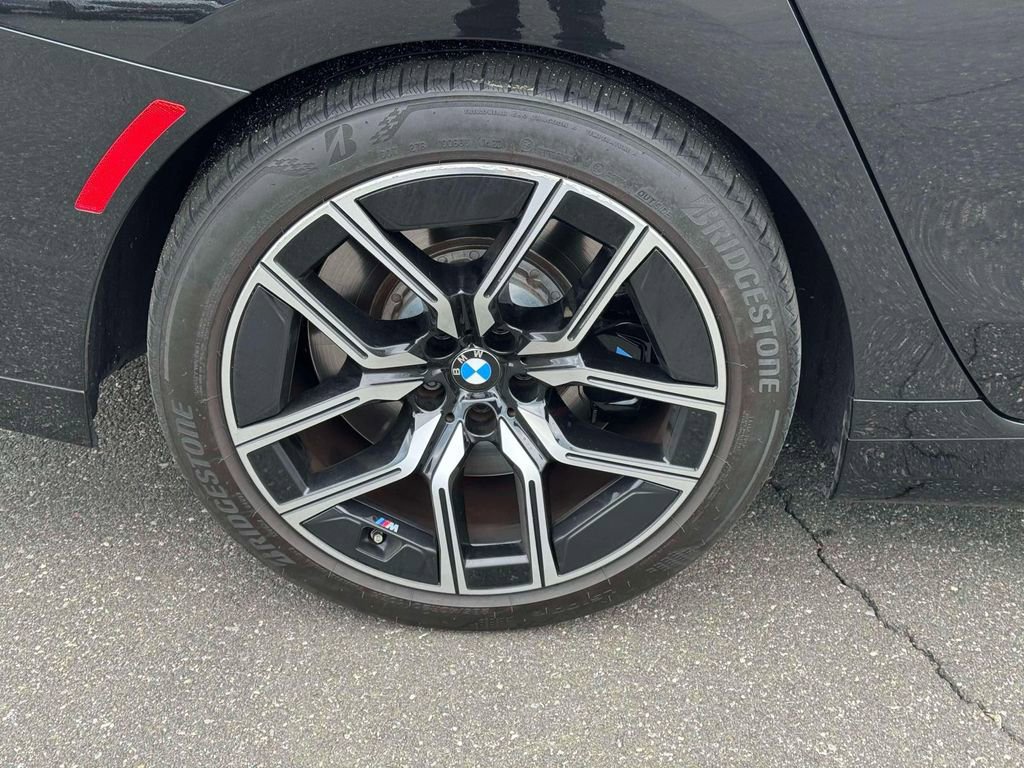 2023 BMW 760i xDrive