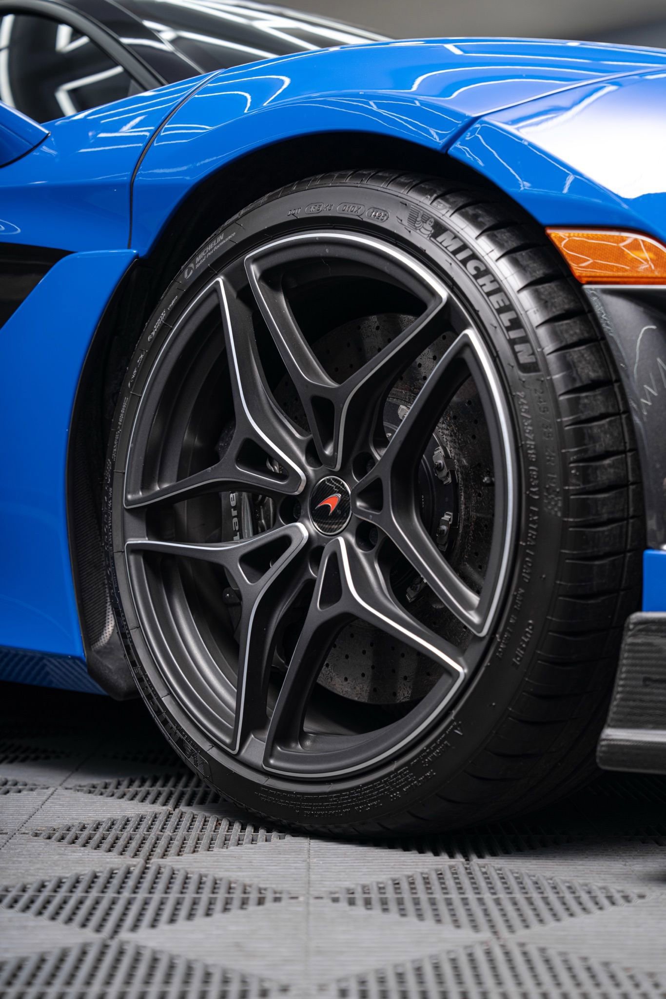 Used 2018 McLaren 720S Performance photo 14