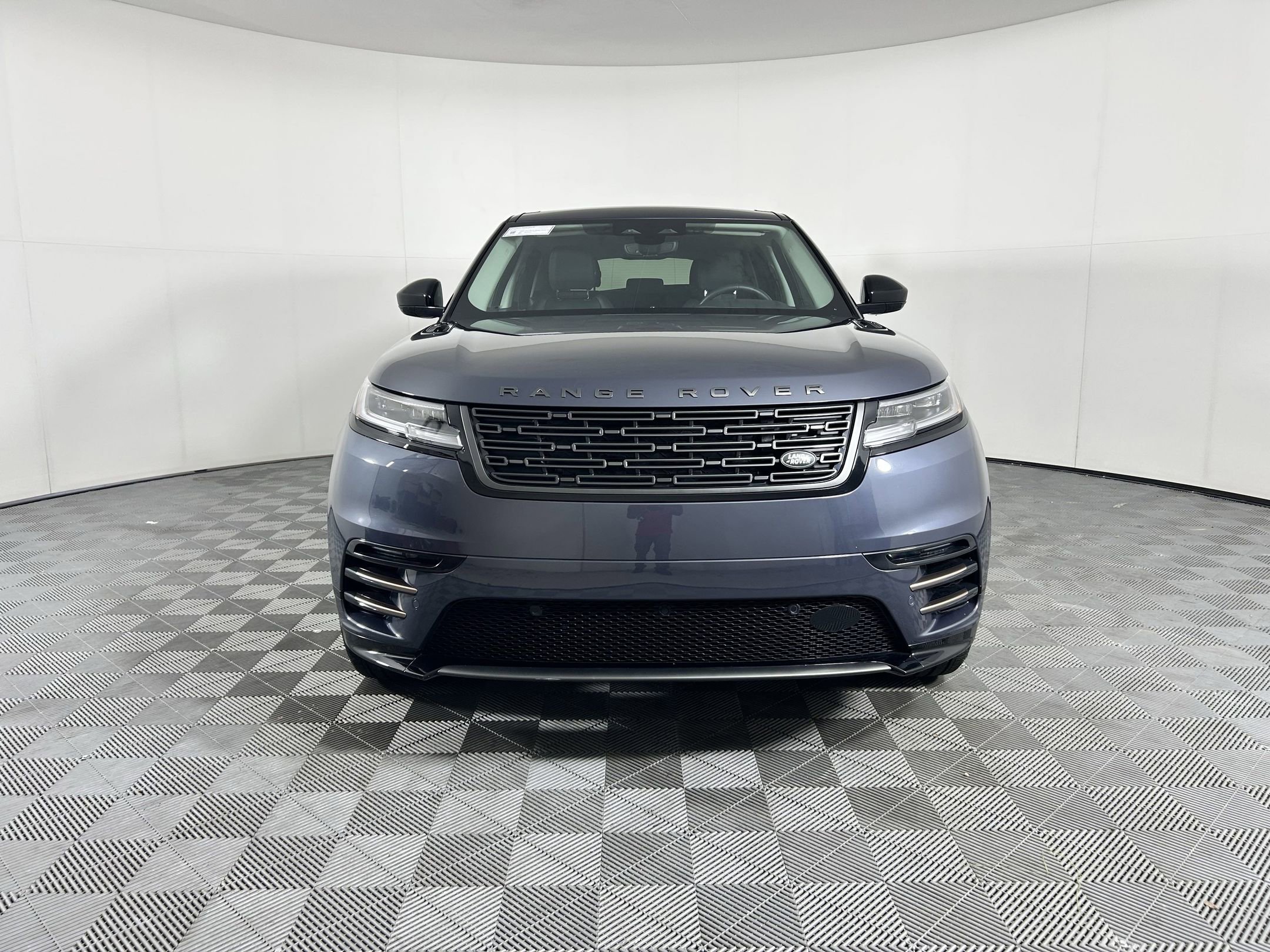 2025 Land Rover Range Rover Velar Dynamic SE