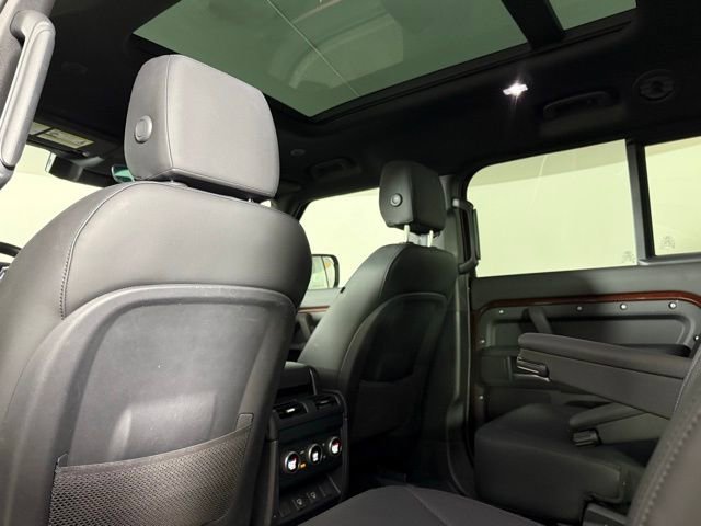 2025 Land Rover Defender 130 X-Dynamic SE