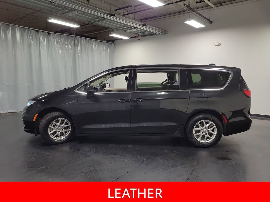 2023 Chrysler Pacifica Touring-L