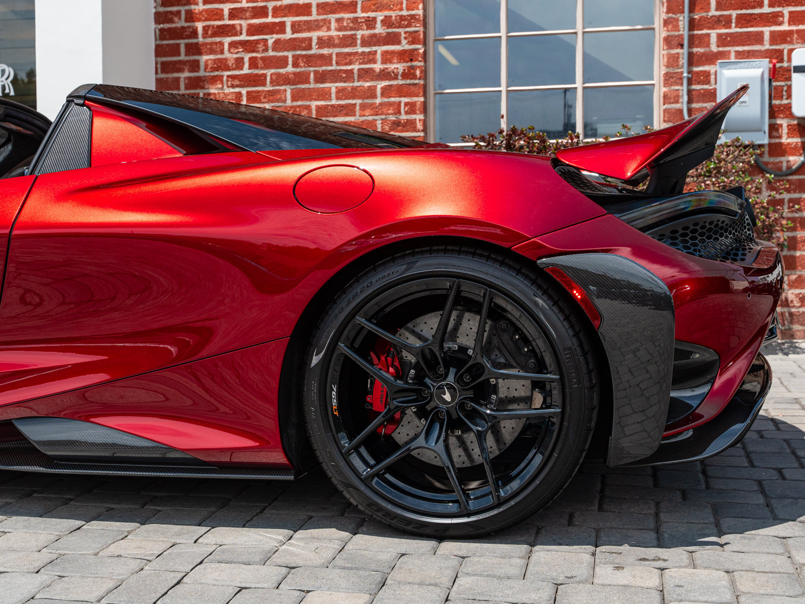 Used 2022 McLaren 765LT photo 14