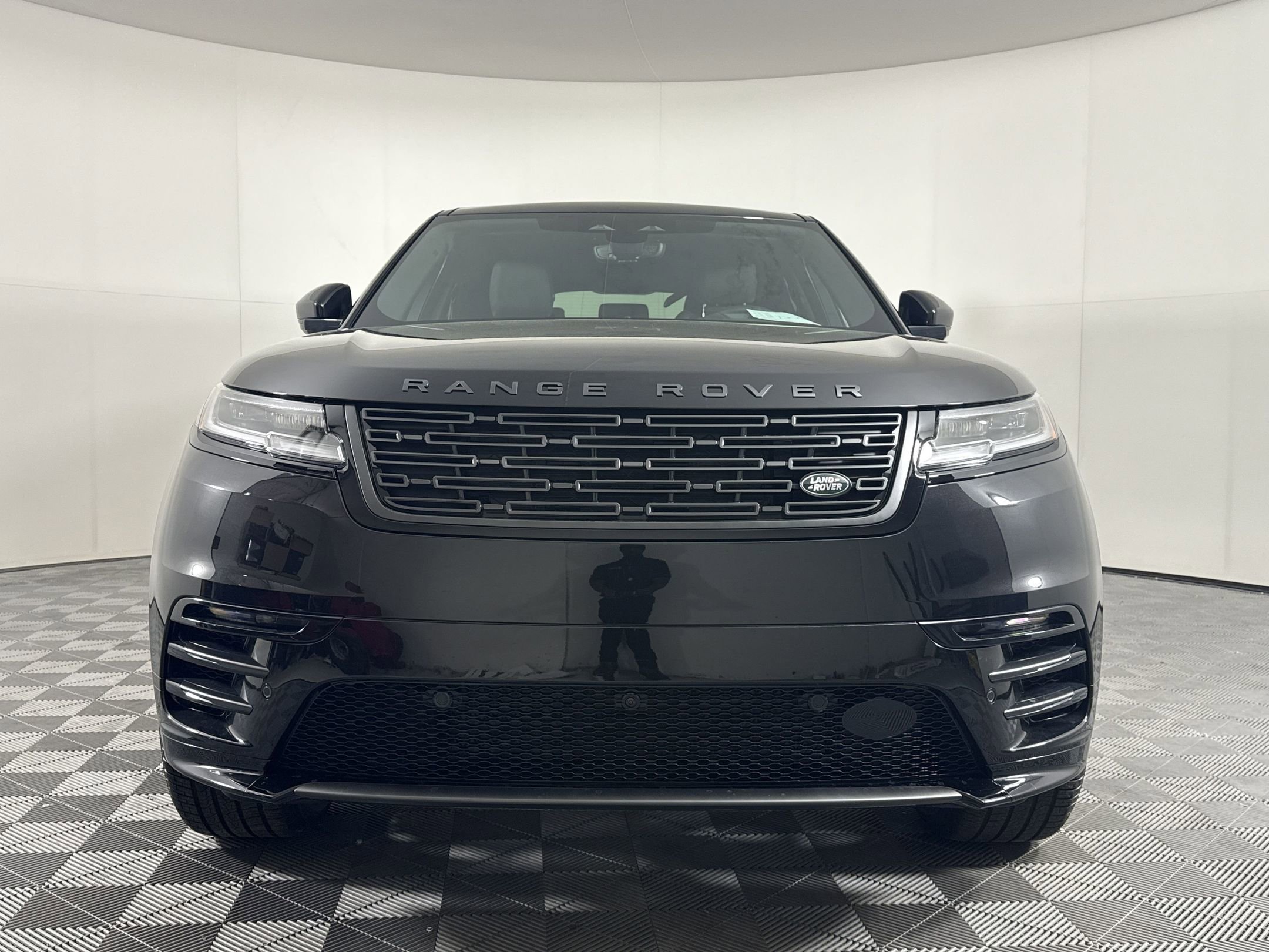 2026 Land Rover Range Rover Velar Dynamic SE