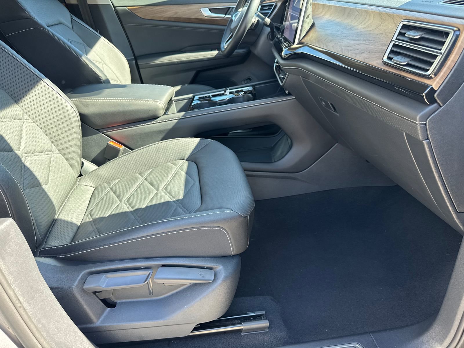 2025 Volkswagen Atlas SE