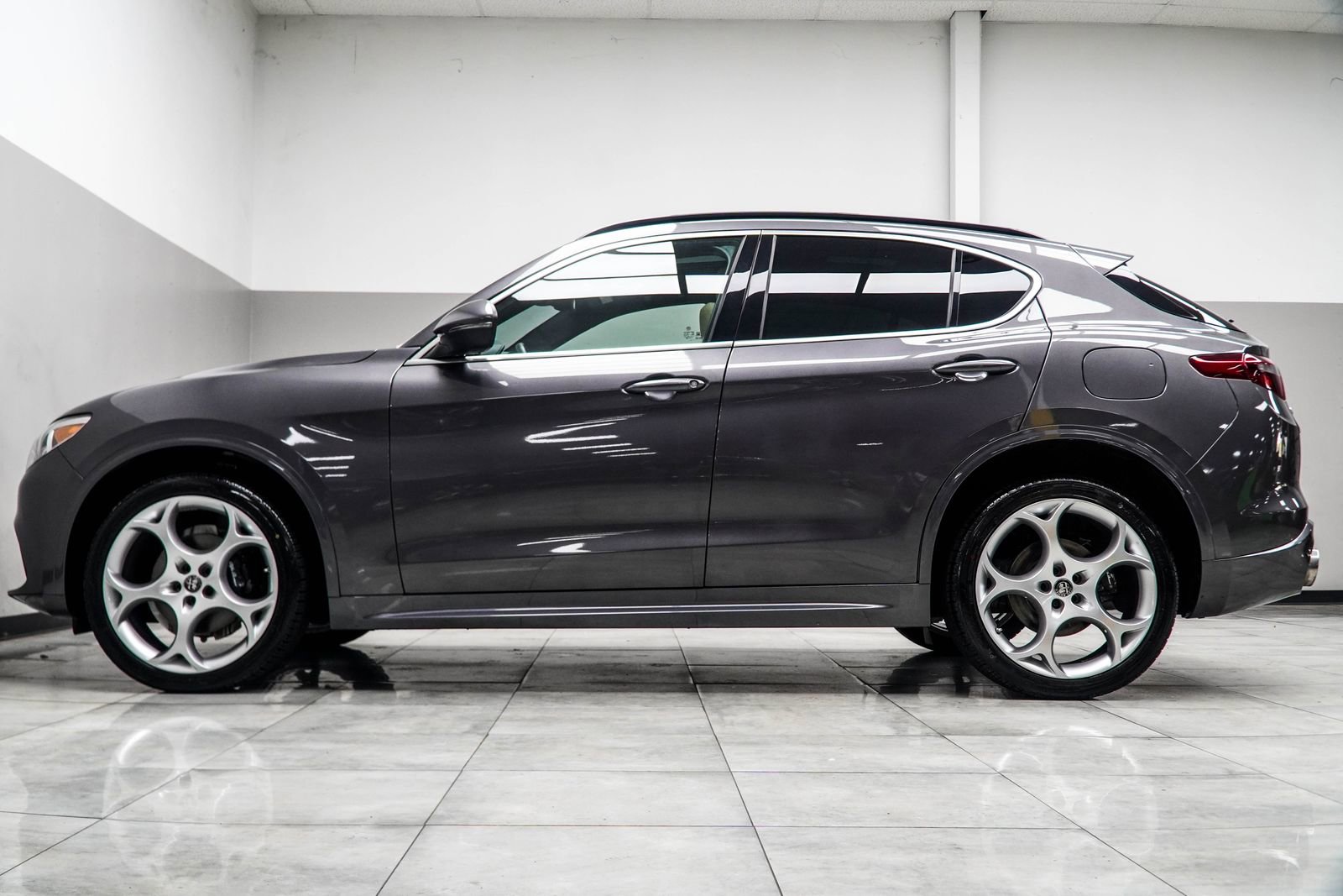 2023 Alfa Romeo Stelvio Ti Lusso