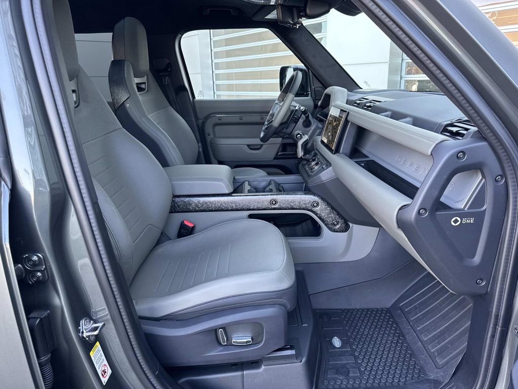 2025 Land Rover Defender 110
