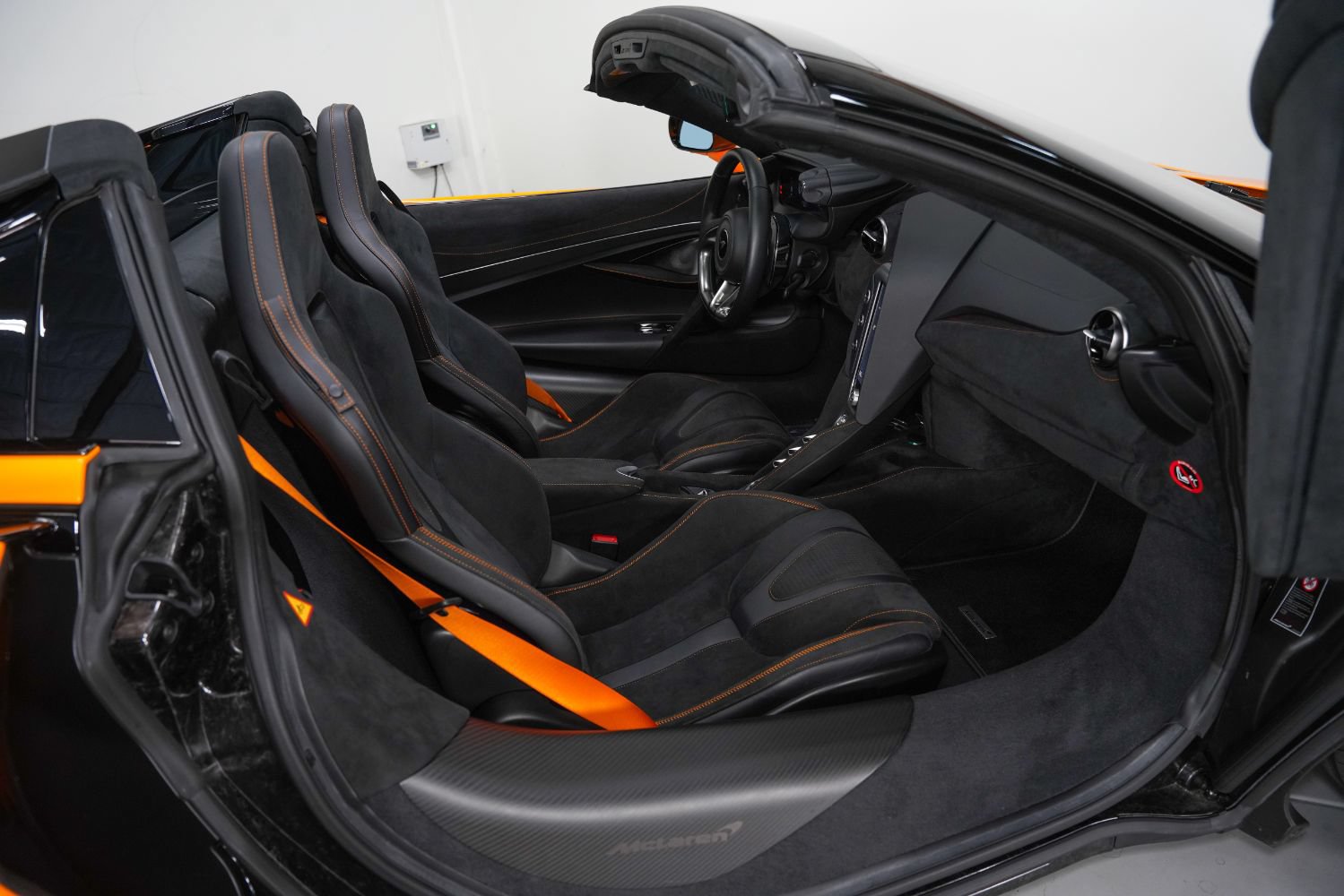 Used 2024 McLaren 750S Spider photo 2