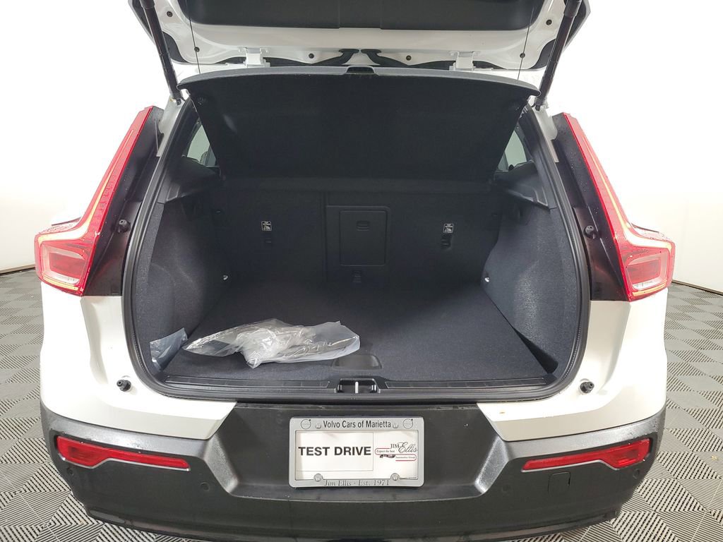 2026 Volvo Xc40 B5 Core