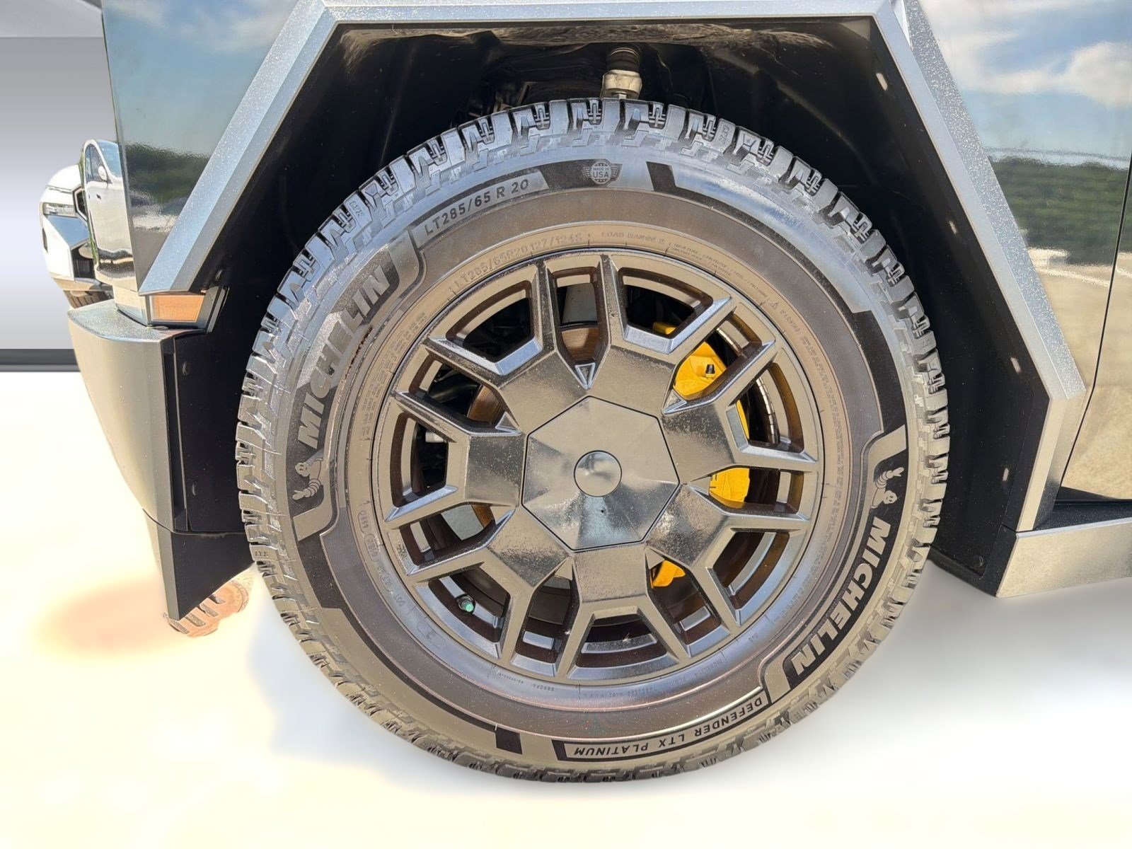 2024 Tesla Cybertruck AWD Crew Cab