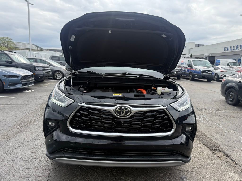 2025 Toyota Highlander Platinum