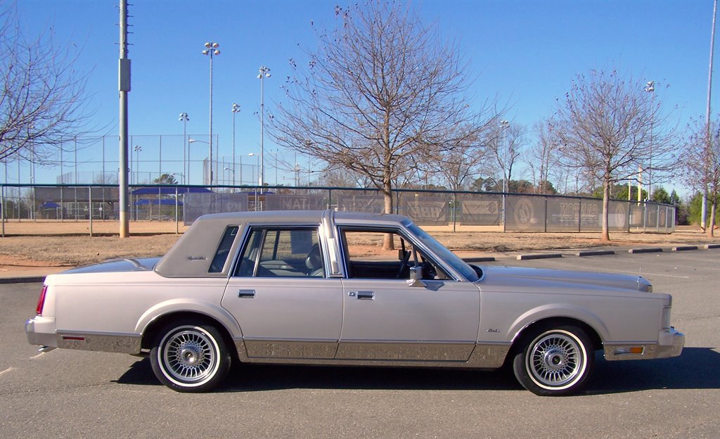 1988 Lincoln Town Car Signature
