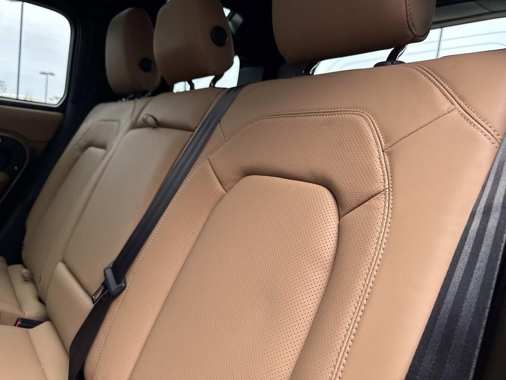 2026 Land Rover Defender 110 X-Dynamic SE