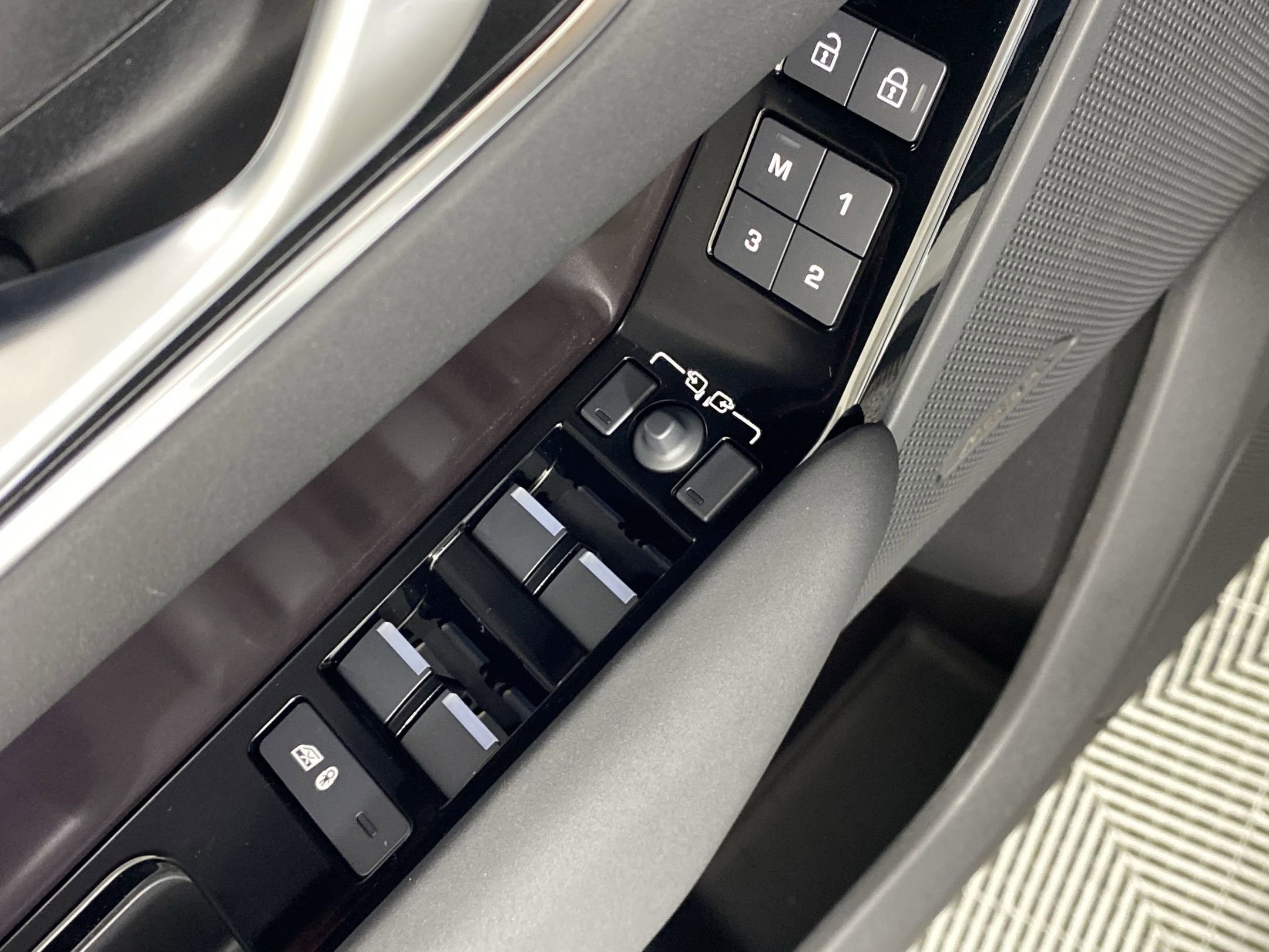 2026 Land Rover Range Rover Velar Dynamic SE