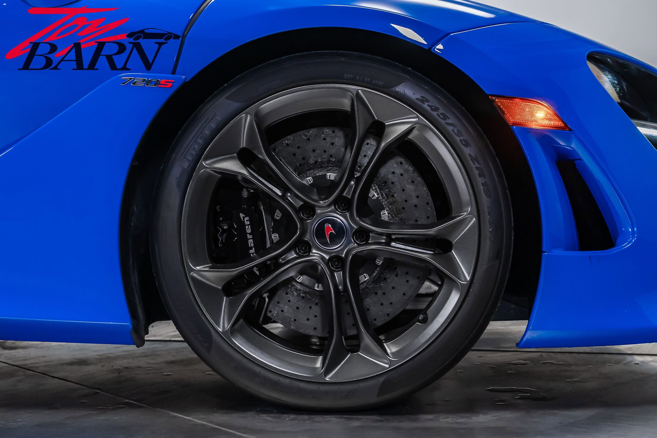 Used 2018 McLaren 720S Performance photo 17