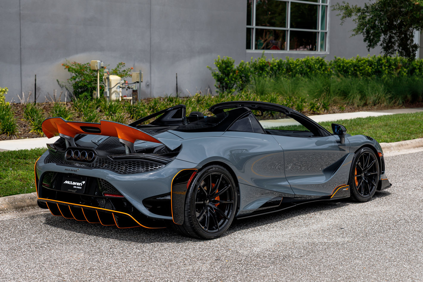 Used 2022 McLaren 765LT photo 12