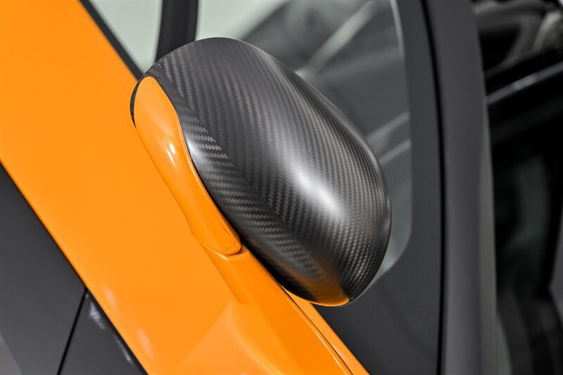 Used 2019 McLaren Senna photo 6
