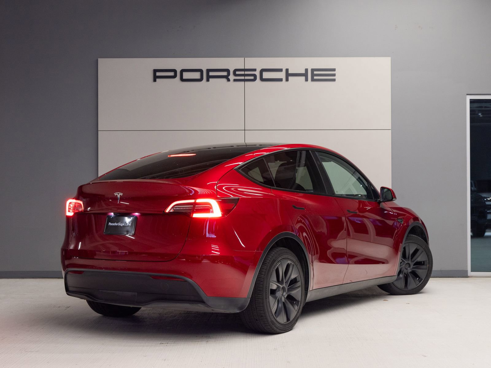 2024 Tesla Model Y 2WD