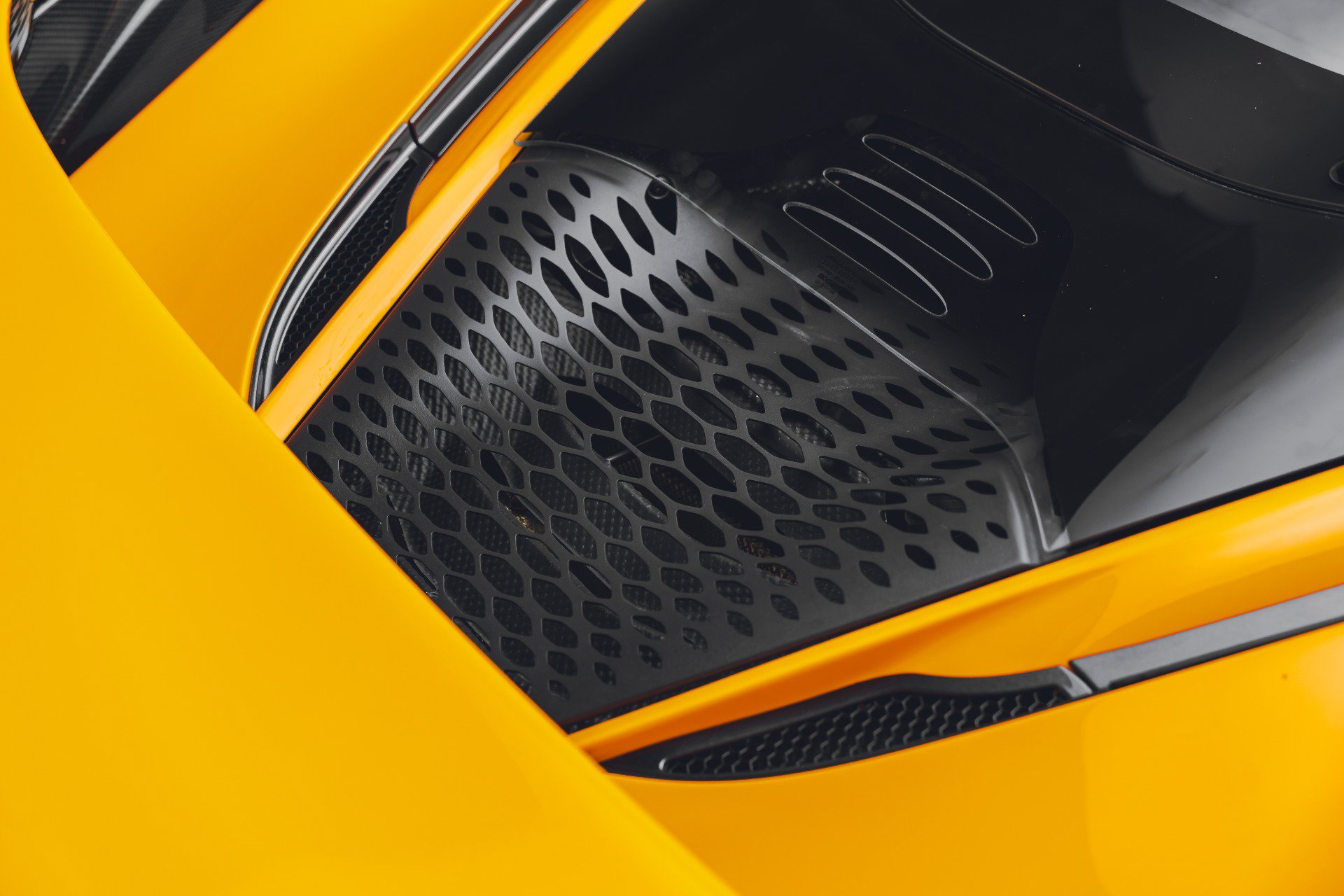 Used 2021 McLaren 765LT photo 32