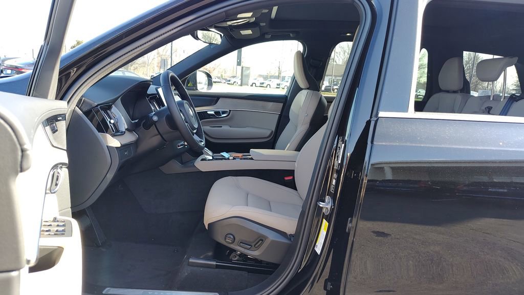 2026 Volvo Xc90 B6 Plus