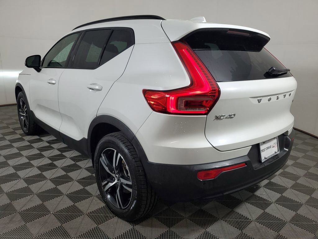 2026 Volvo Xc40 B5 Core