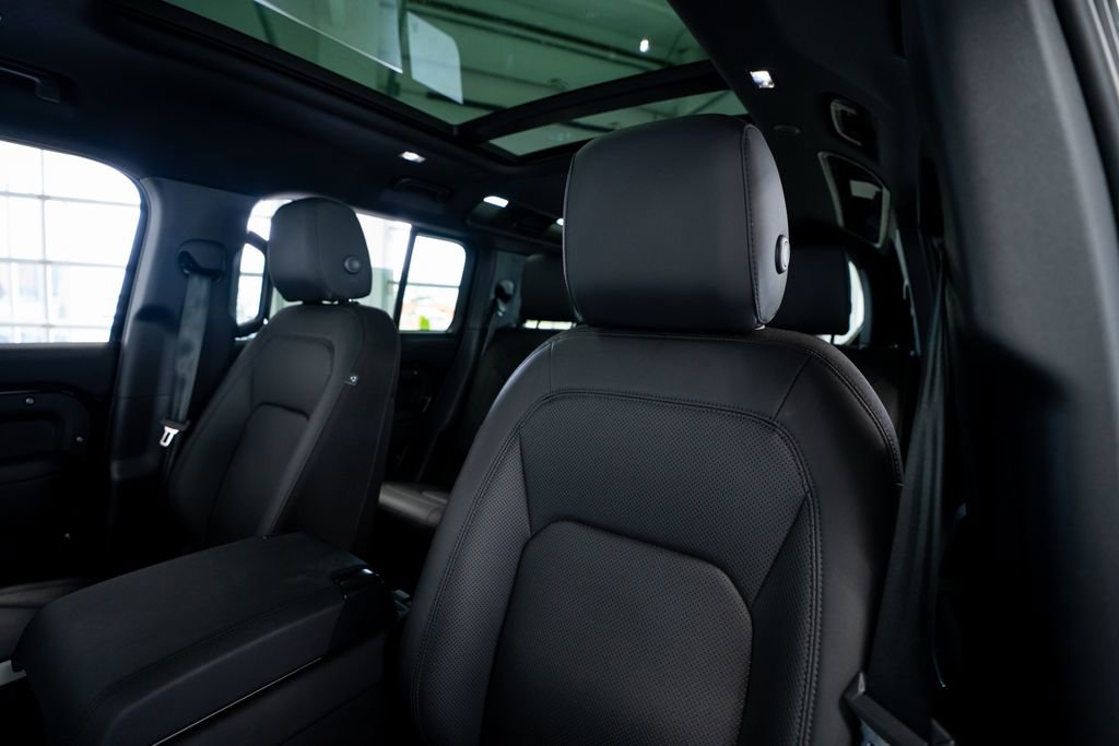 2025 Land Rover Defender 110 S