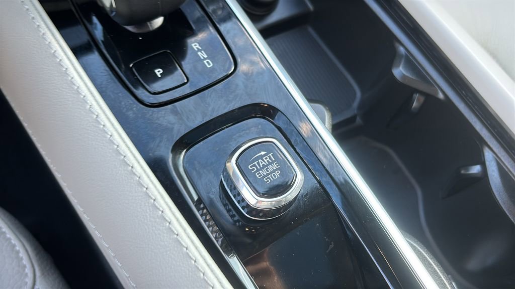 2025 Volvo Xc90 B6 Plus