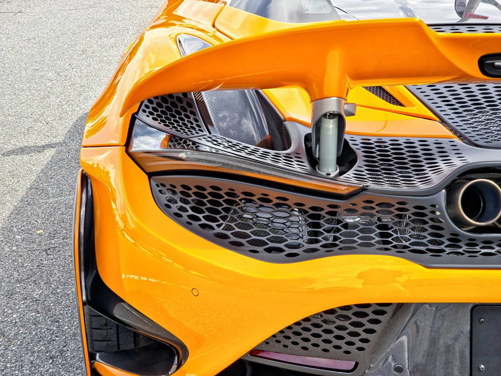 Used 2022 McLaren 765LT photo 26