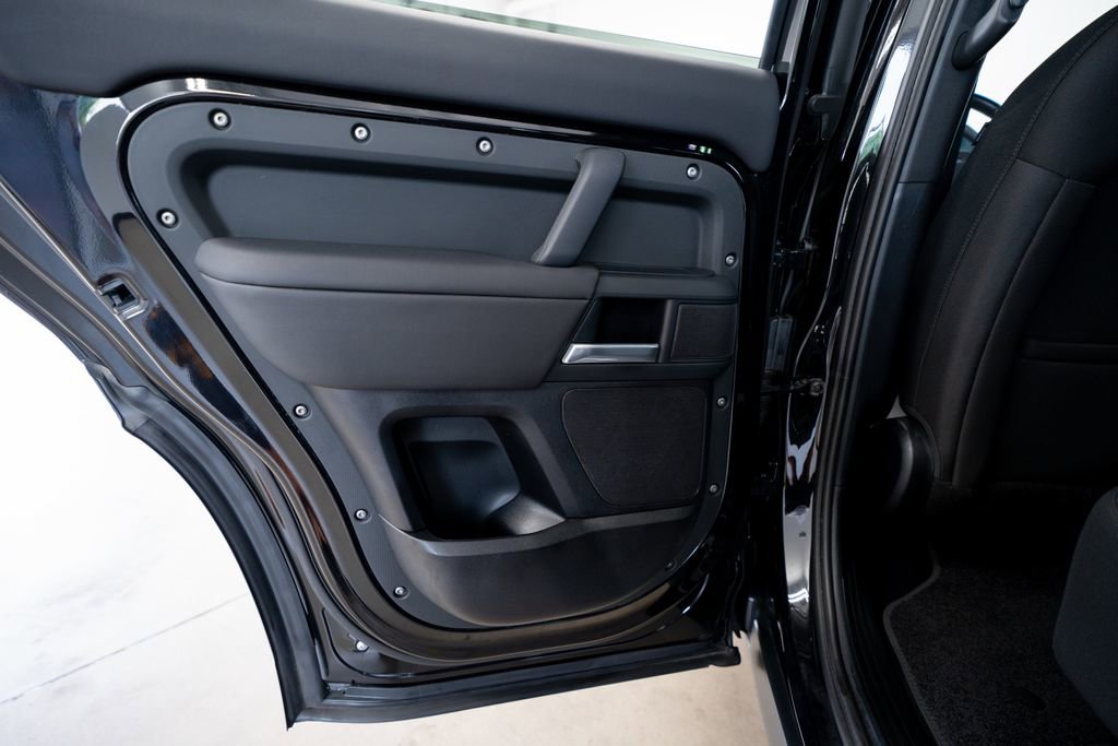 2025 Land Rover Defender 110 S