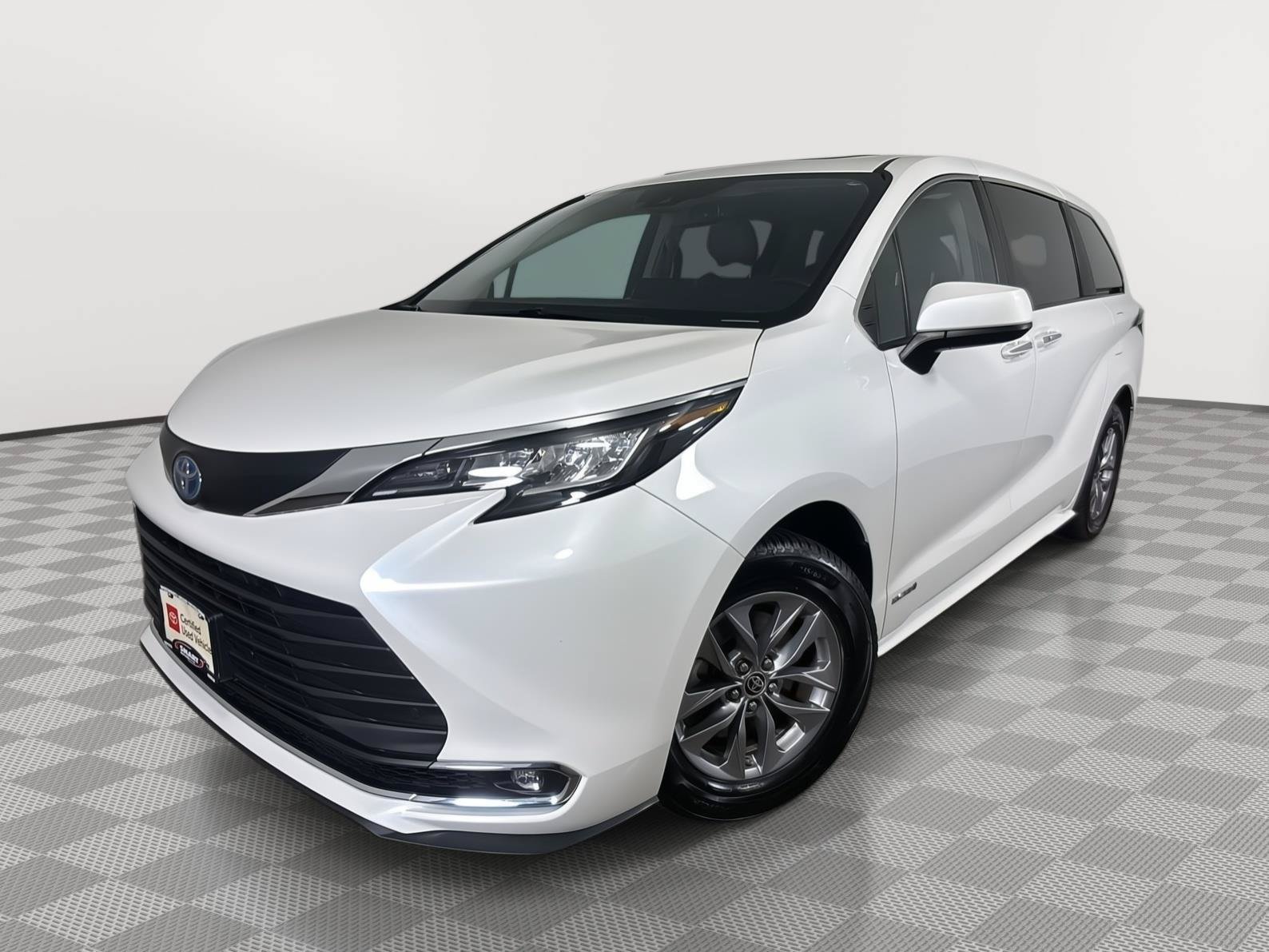 Used 2021 Toyota Sienna XLE