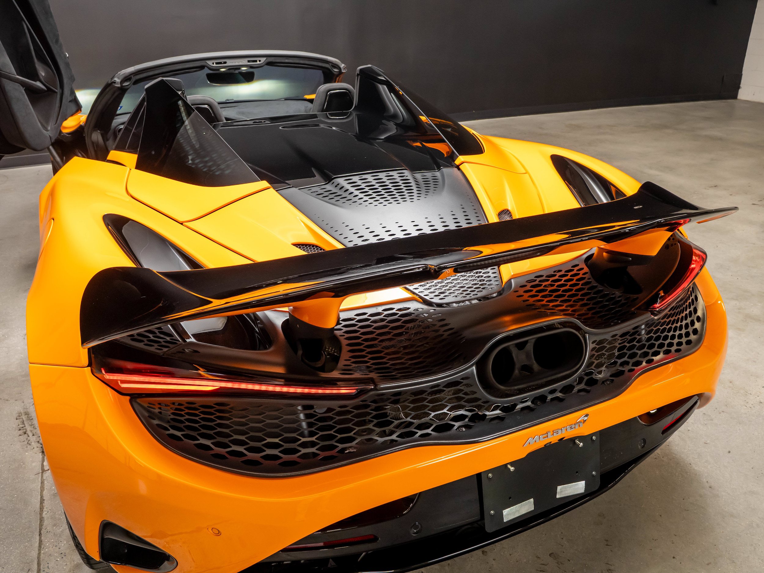 Used 2025 McLaren 750S Spider photo 33