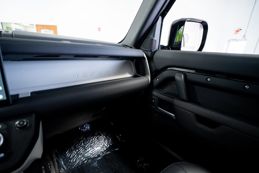 2025 Land Rover Defender 110 S