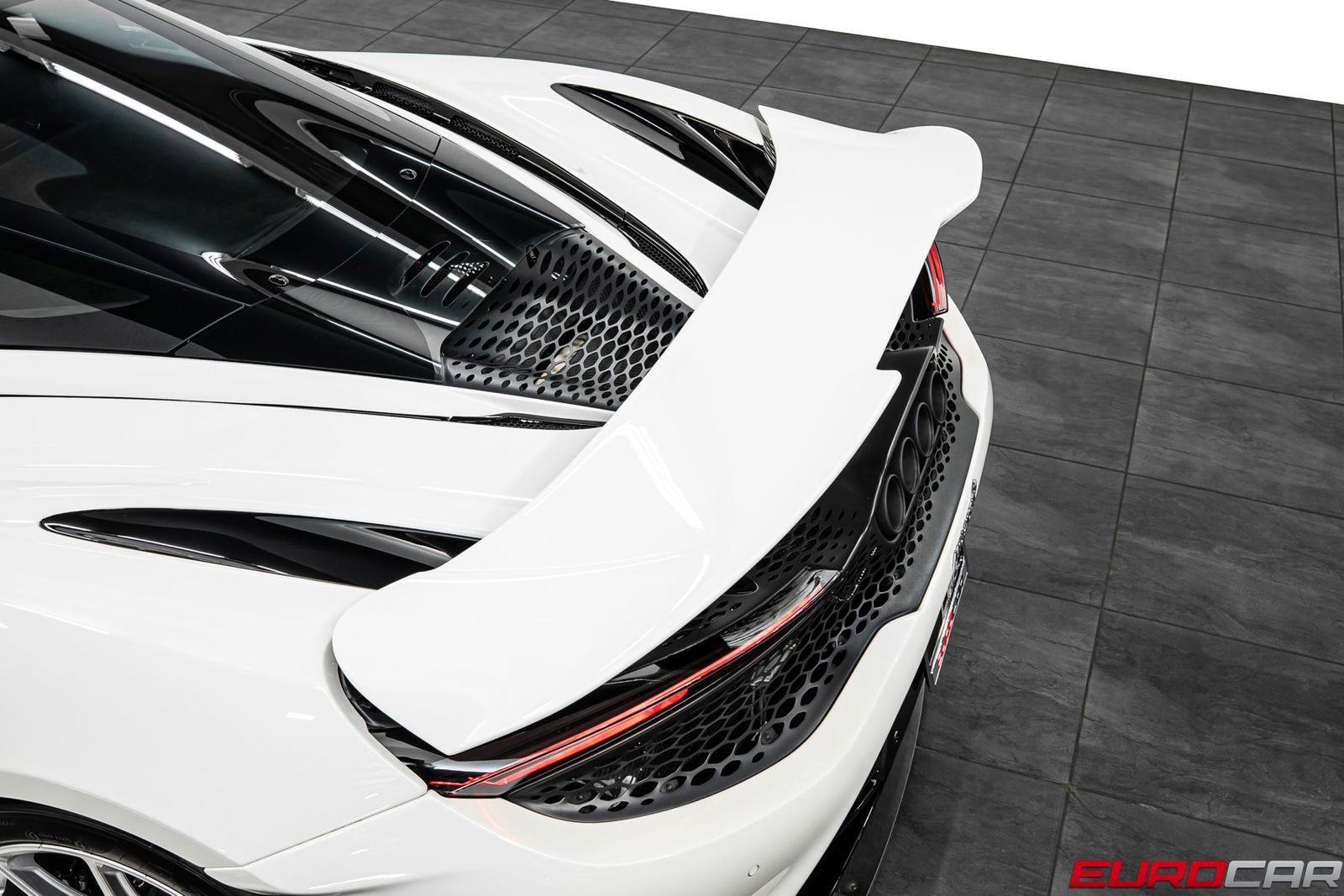 Used 2021 McLaren 765LT photo 19
