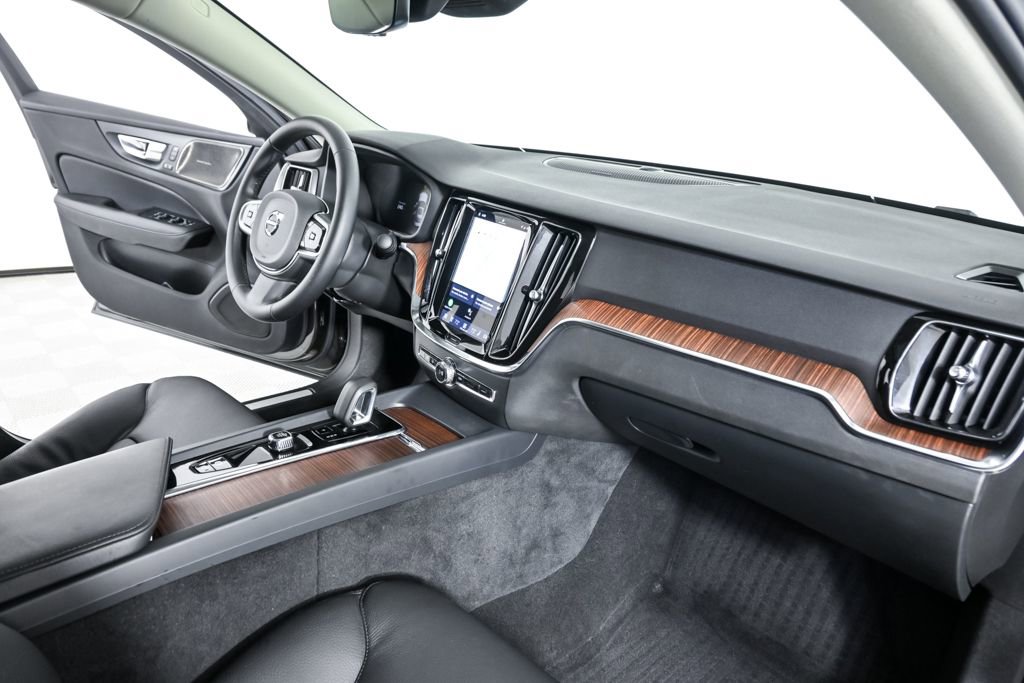 2025 Volvo S60 B5 Plus