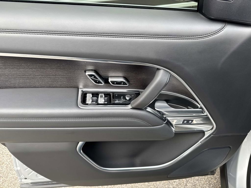 2025 Land Rover Range Rover Long Wheelbase SE