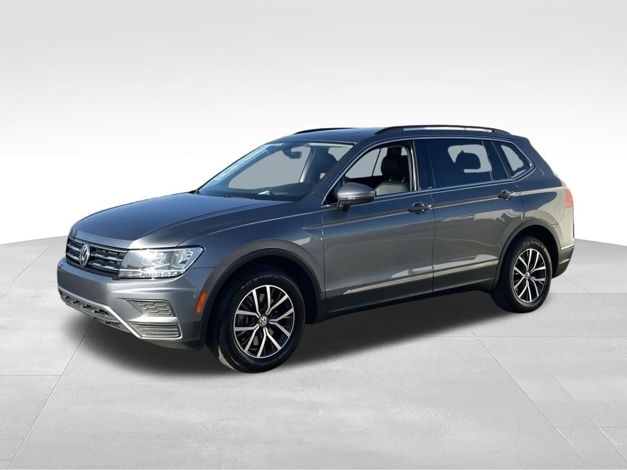 Used 2018 Volkswagen Tiguan SE w/ Panoramic Sunroof Package