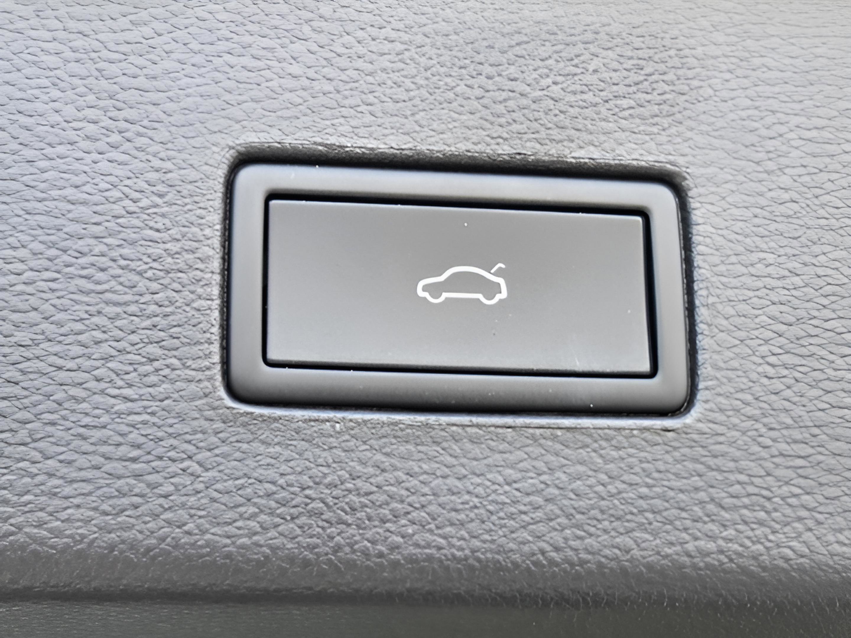 2023 Volkswagen Atlas Cross Sport SE