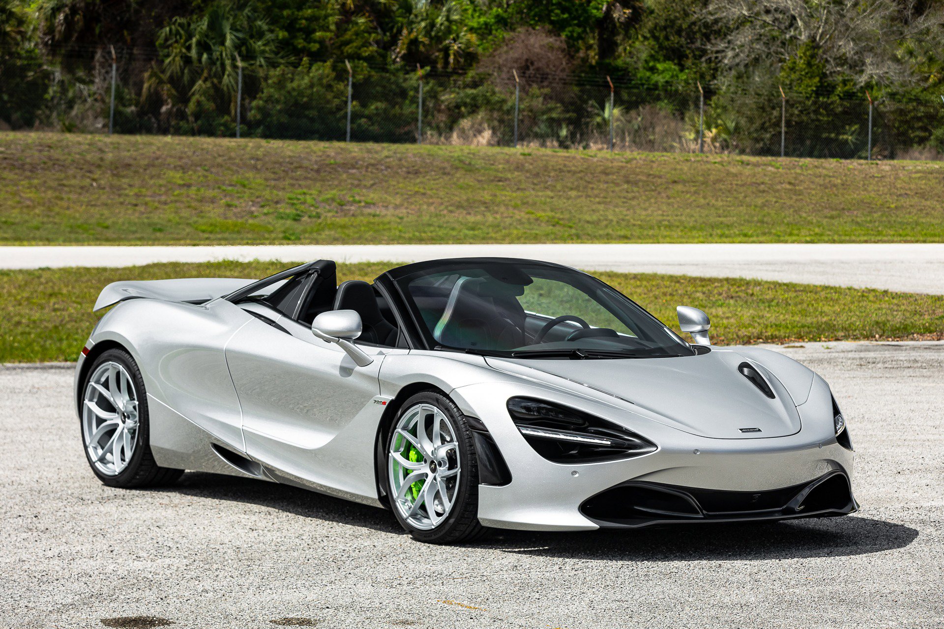 Used 2020 McLaren 720S Luxury photo 2