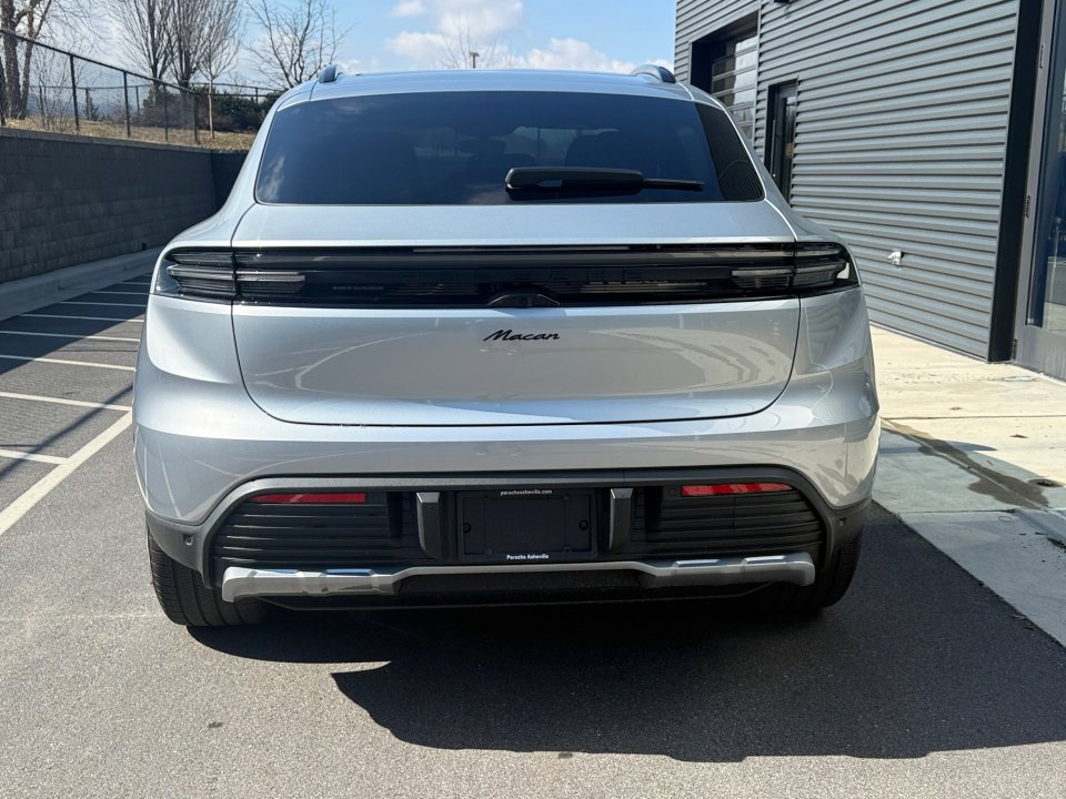2025 Porsche Macan Electric